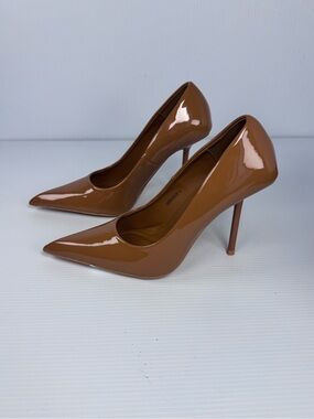 AKIRA Garin Nude Patent Stiletto Heels Size 6 NIB Pointed Toe Classic Pump
